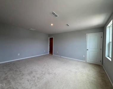 205 Tormore Drive - Photo Thumbnail 14