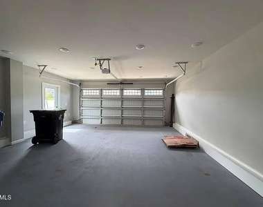 205 Tormore Drive - Photo Thumbnail 21