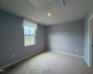 205 Tormore Drive - Photo Thumbnail 8