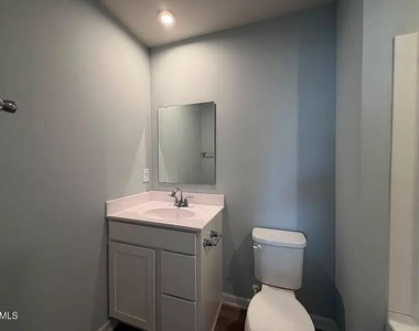 205 Tormore Drive - Photo Thumbnail 18