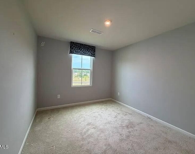 205 Tormore Drive - Photo Thumbnail 17