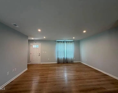205 Tormore Drive - Photo Thumbnail 6