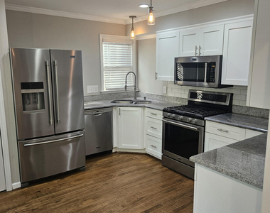 2132 Bellaire Avenue - Photo Thumbnail 10