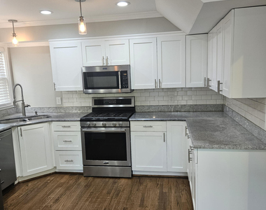 2132 Bellaire Avenue - Photo Thumbnail 12