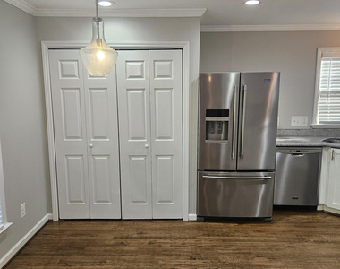 2132 Bellaire Avenue - Photo Thumbnail 11