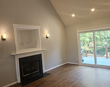 2132 Bellaire Avenue - Photo Thumbnail 7