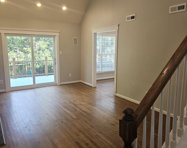 2132 Bellaire Avenue - Photo Thumbnail 6
