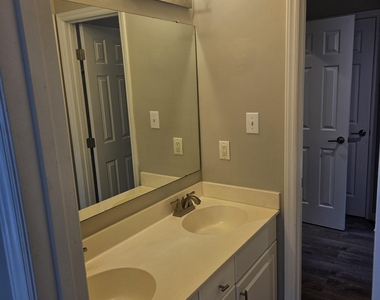 2132 Bellaire Avenue - Photo Thumbnail 25