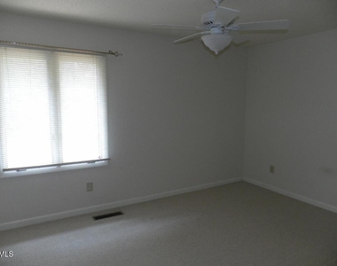 104 Twisted Oak Place - Photo Thumbnail 2