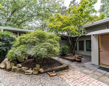 511 Transylvania Avenue - Photo Thumbnail 31