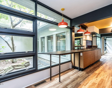 511 Transylvania Avenue - Photo Thumbnail 18