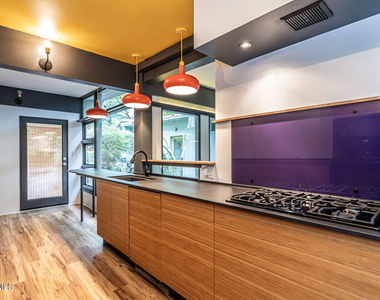 511 Transylvania Avenue - Photo Thumbnail 17