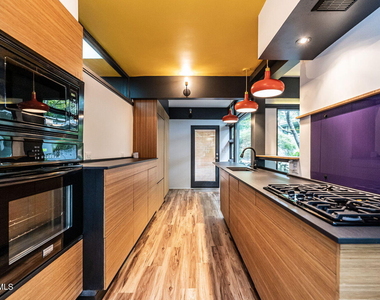 511 Transylvania Avenue - Photo Thumbnail 16