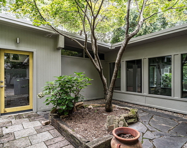 511 Transylvania Avenue - Photo Thumbnail 30