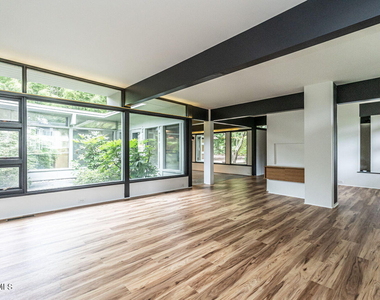 511 Transylvania Avenue - Photo Thumbnail 12