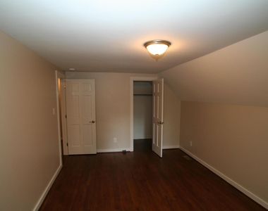 7821 Haymarket Lane - Photo Thumbnail 11