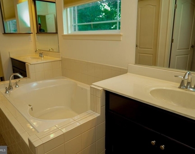 18 Farmview Drive - Photo Thumbnail 2