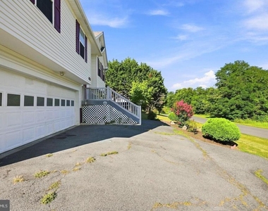 261 Baer Oak Drive - Photo Thumbnail 7