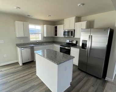 776 Carson Circle - Photo Thumbnail 2