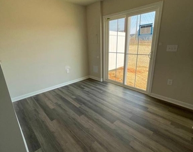 776 Carson Circle - Photo Thumbnail 5