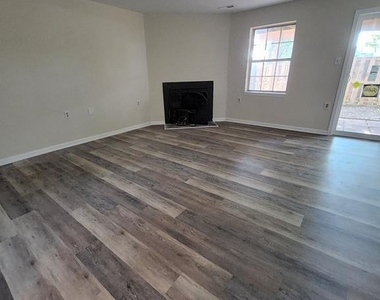 10806 Stone Hill Lane - Photo Thumbnail 13