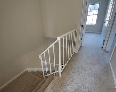 10806 Stone Hill Lane - Photo Thumbnail 10
