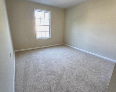 10806 Stone Hill Lane - Photo Thumbnail 7