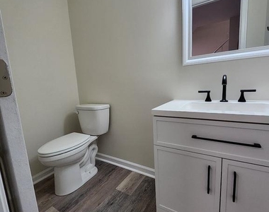 10806 Stone Hill Lane - Photo Thumbnail 15