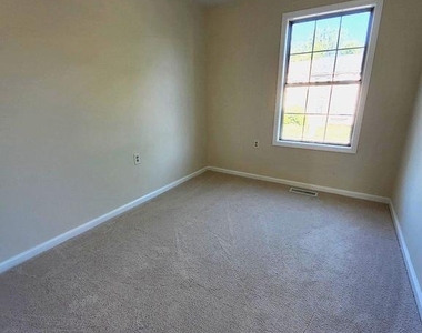 10806 Stone Hill Lane - Photo Thumbnail 8