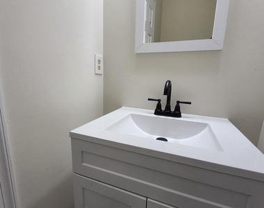 10806 Stone Hill Lane - Photo Thumbnail 5