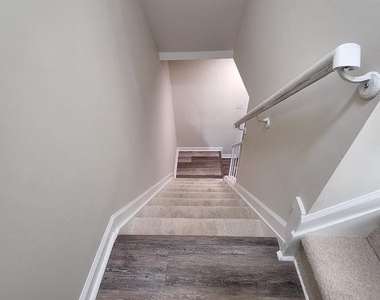 10806 Stone Hill Lane - Photo Thumbnail 11