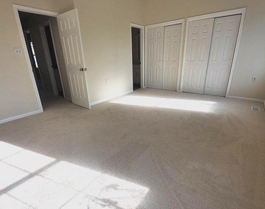 10806 Stone Hill Lane - Photo Thumbnail 6