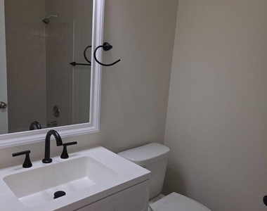10806 Stone Hill Lane - Photo Thumbnail 9