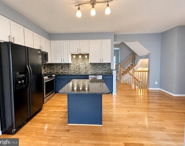 11736 Batley Place - Photo Thumbnail 3