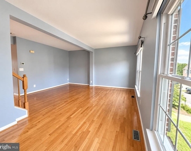 11736 Batley Place - Photo Thumbnail 10