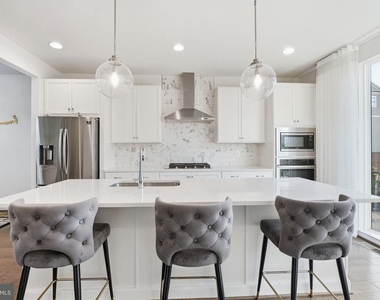657 Belmont Bay Drive - Photo Thumbnail 5