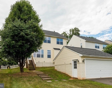 8913 Yellowleg Court - Photo Thumbnail 14