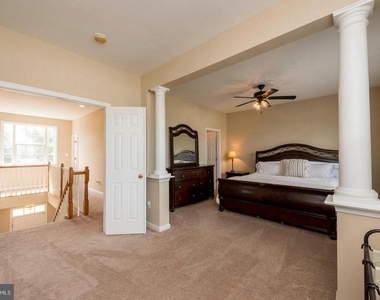 8913 Yellowleg Court - Photo Thumbnail 25