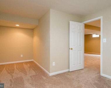 8913 Yellowleg Court - Photo Thumbnail 16