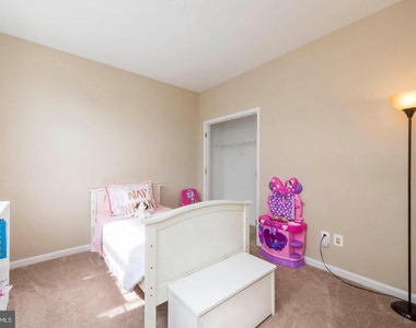 8913 Yellowleg Court - Photo Thumbnail 23