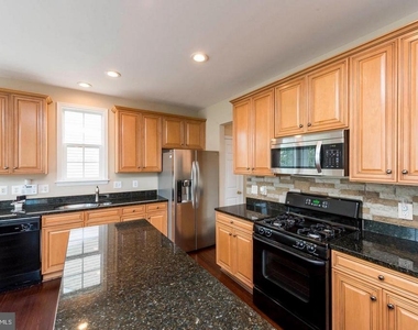 8913 Yellowleg Court - Photo Thumbnail 10