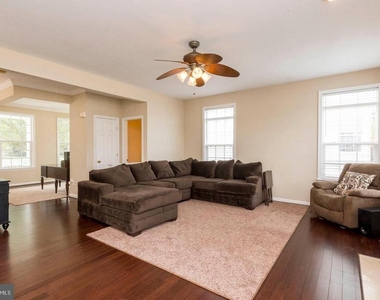 8913 Yellowleg Court - Photo Thumbnail 6