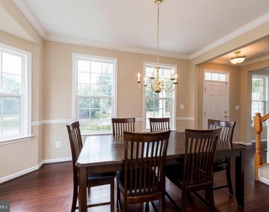 8913 Yellowleg Court - Photo Thumbnail 4