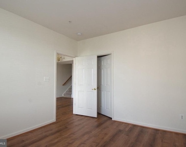 21197 Mcfadden Square - Photo Thumbnail 12