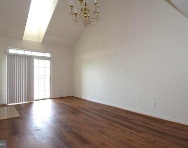 21197 Mcfadden Square - Photo Thumbnail 10