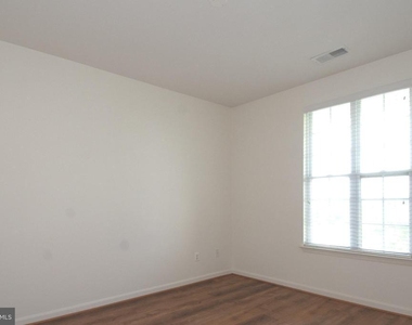 21197 Mcfadden Square - Photo Thumbnail 13