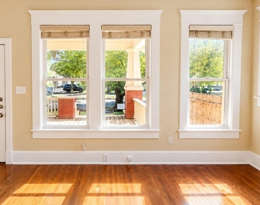 1006 W 22nd St - Photo Thumbnail 1