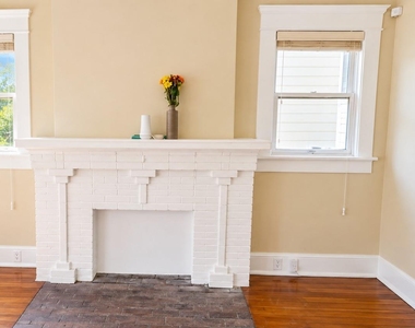 1006 W 22nd St - Photo Thumbnail 2