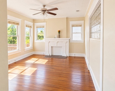 1006 W 22nd St - Photo Thumbnail 3