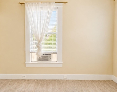 1006 W 22nd St - Photo Thumbnail 4